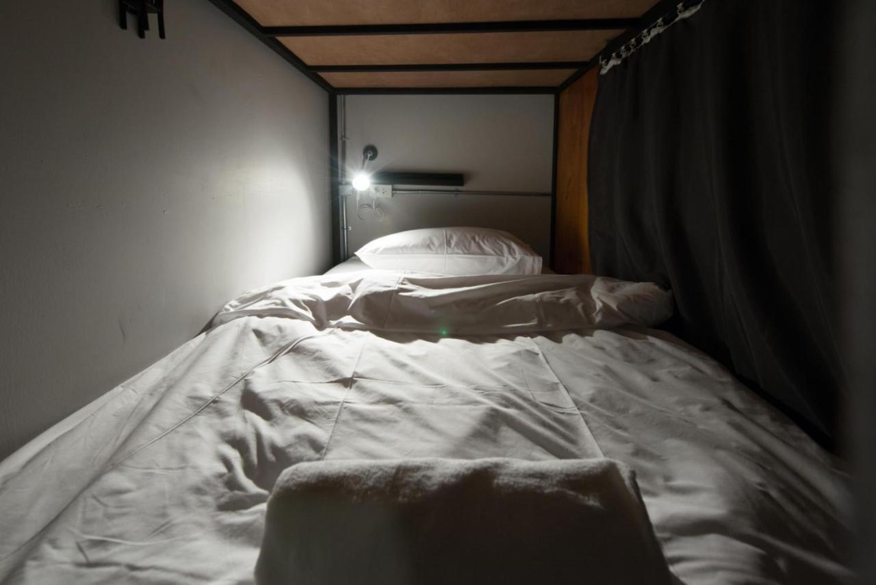 4Share Hostel (Adults Only) Bangkok Esterno foto