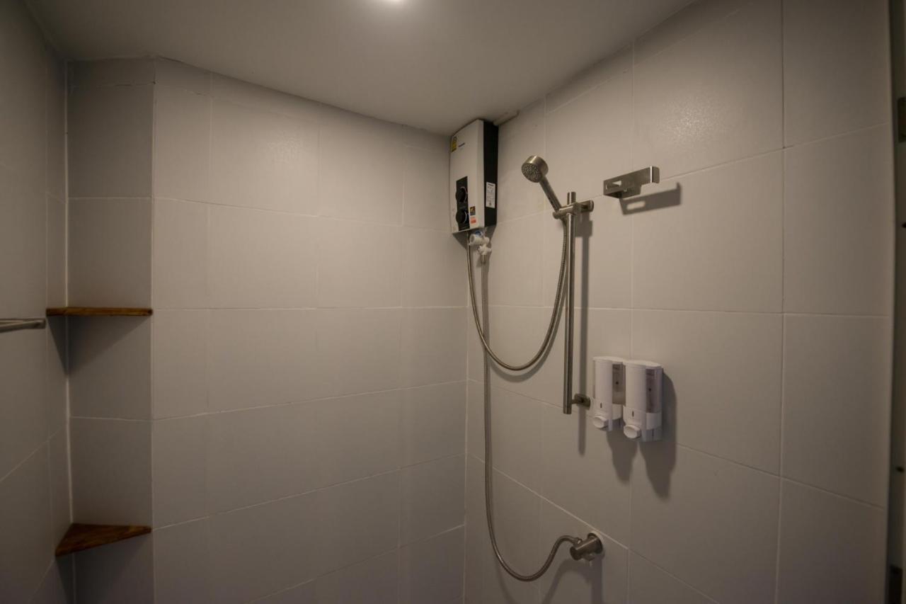 4Share Hostel (Adults Only) Bangkok Esterno foto