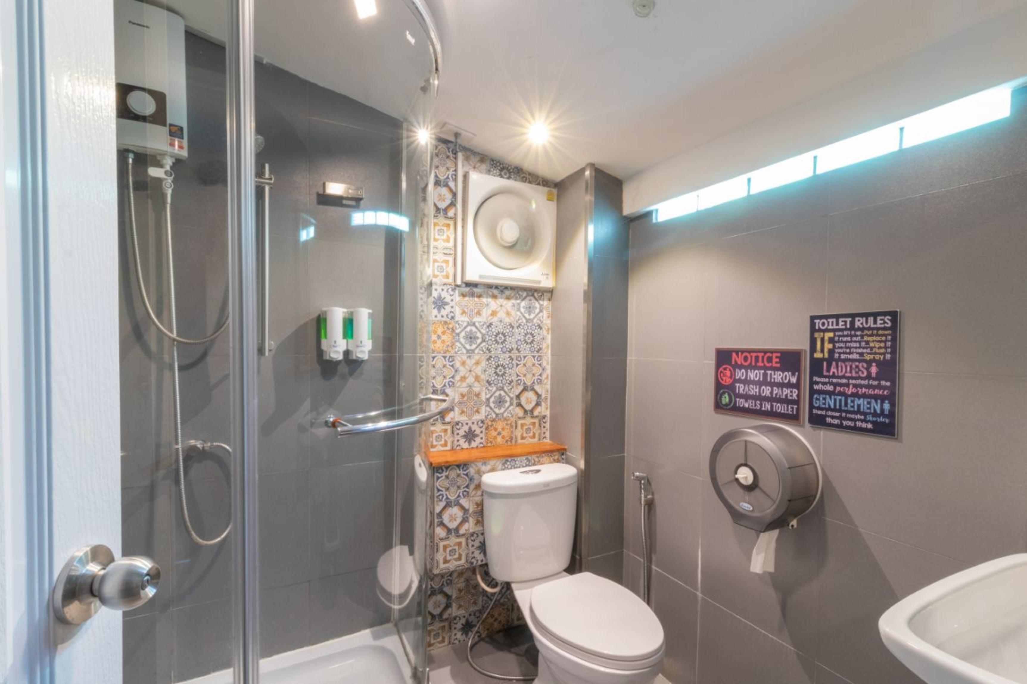 4Share Hostel (Adults Only) Bangkok Esterno foto